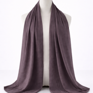 Elegant-mauve-hijab-with-gold-detailing
